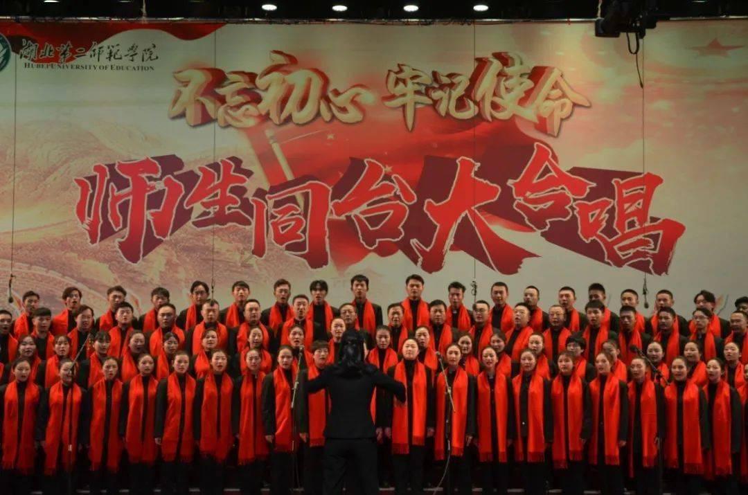 豆娃踢足球